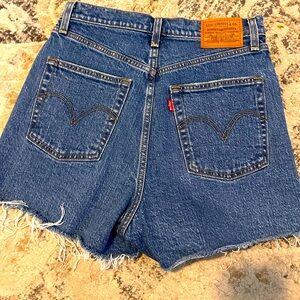 Levi’s ribcage shorts size 27